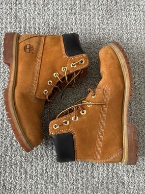 Timberland Women’s 7.5 Wheat/Tan Classic Work Boots with Black Collar